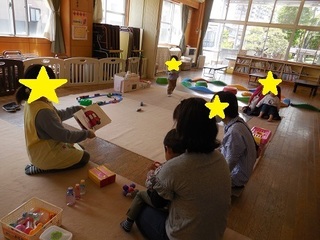 ふたご読み聞かせ.jpg